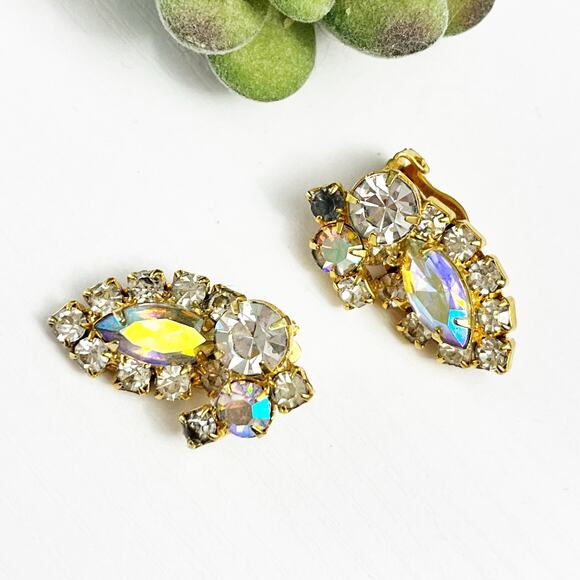 Aurora Borealis Mid-Century Vintage Cluster Clip Earrings - Picture 4 of 5